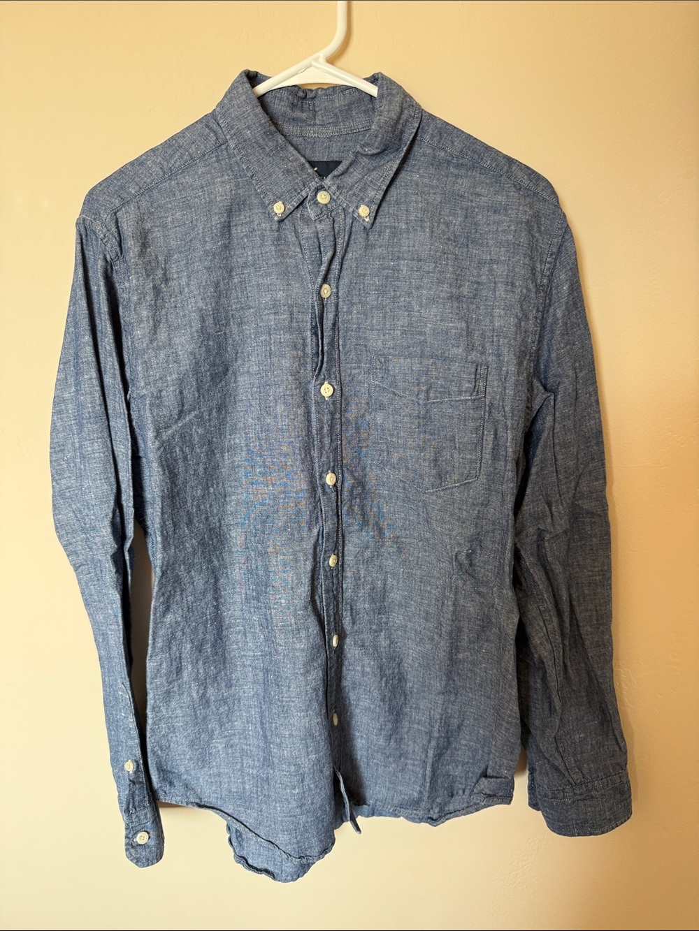 American Eagle Outfitters Men's Heathered Blue Button-Down Shirt